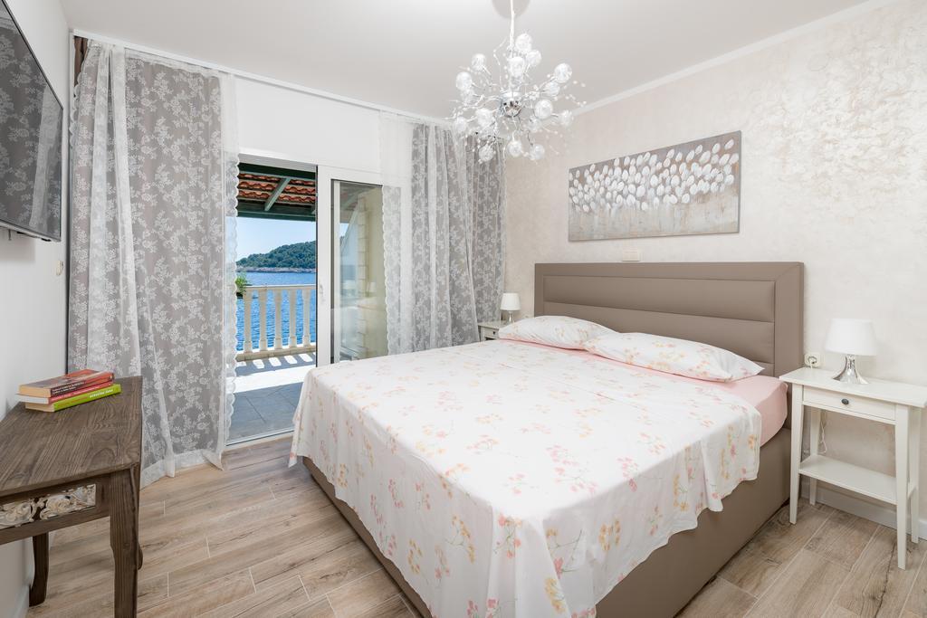 Superb Beachfront Luxury Seaview With Private Beach Milna  Exterior foto