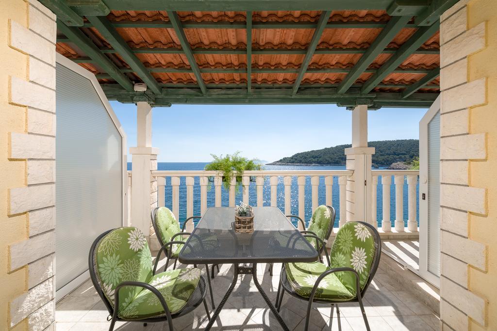 Superb Beachfront Luxury Seaview With Private Beach Milna  Exterior foto