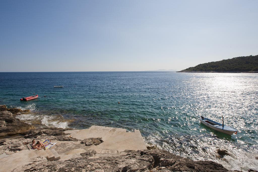 Superb Beachfront Luxury Seaview With Private Beach Milna  Exterior foto