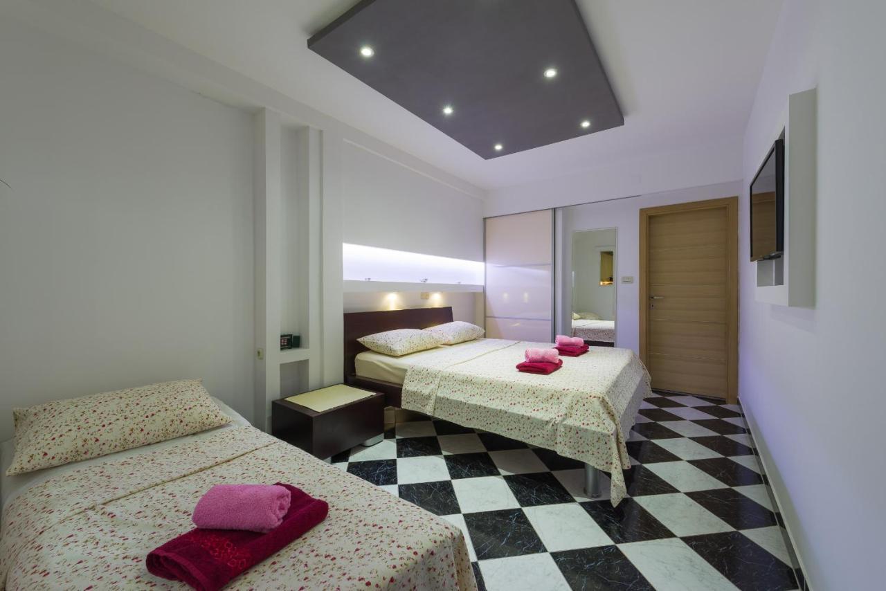 Superb Beachfront Luxury Seaview With Private Beach Milna  Exterior foto