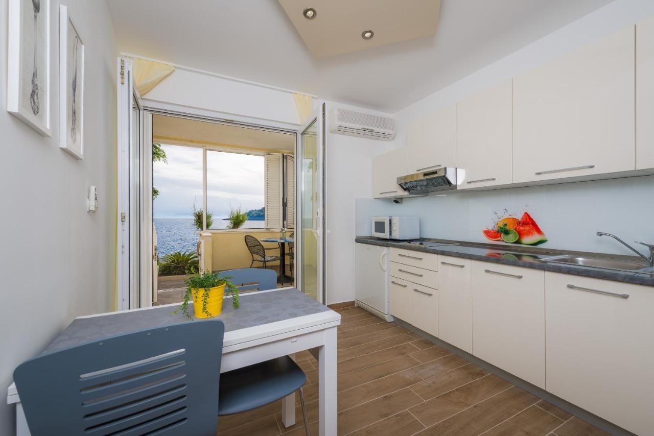Superb Beachfront Luxury Seaview With Private Beach Milna  Exterior foto